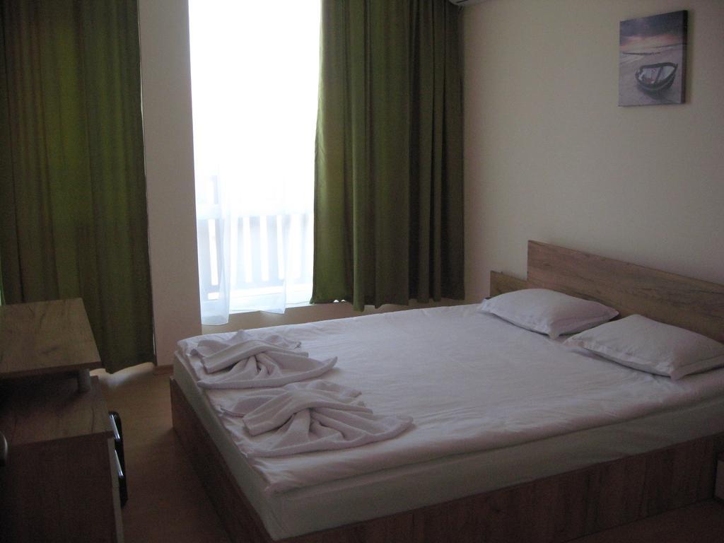 Chateau Aheloy Pomorie Bagian luar foto