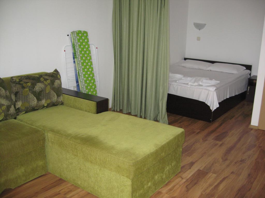 Chateau Aheloy Pomorie Bagian luar foto