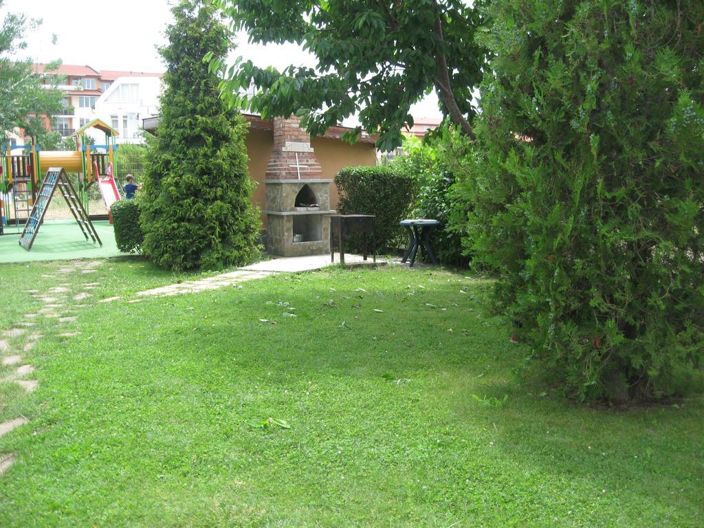 Chateau Aheloy Pomorie Bagian luar foto